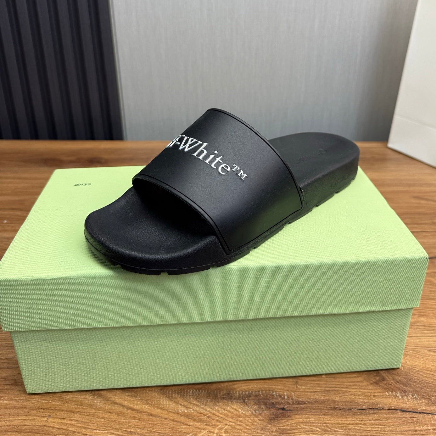 OFF-Whlte Letter embossed slippers#19