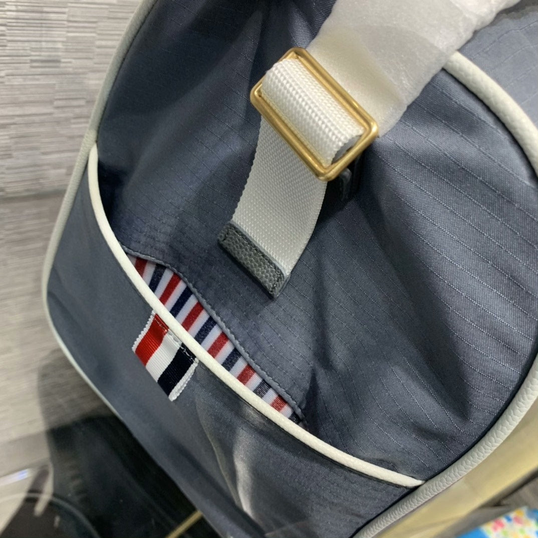 Premium Nylon & Leather Travel Duffel Bag - YKK Zipper 45CM
